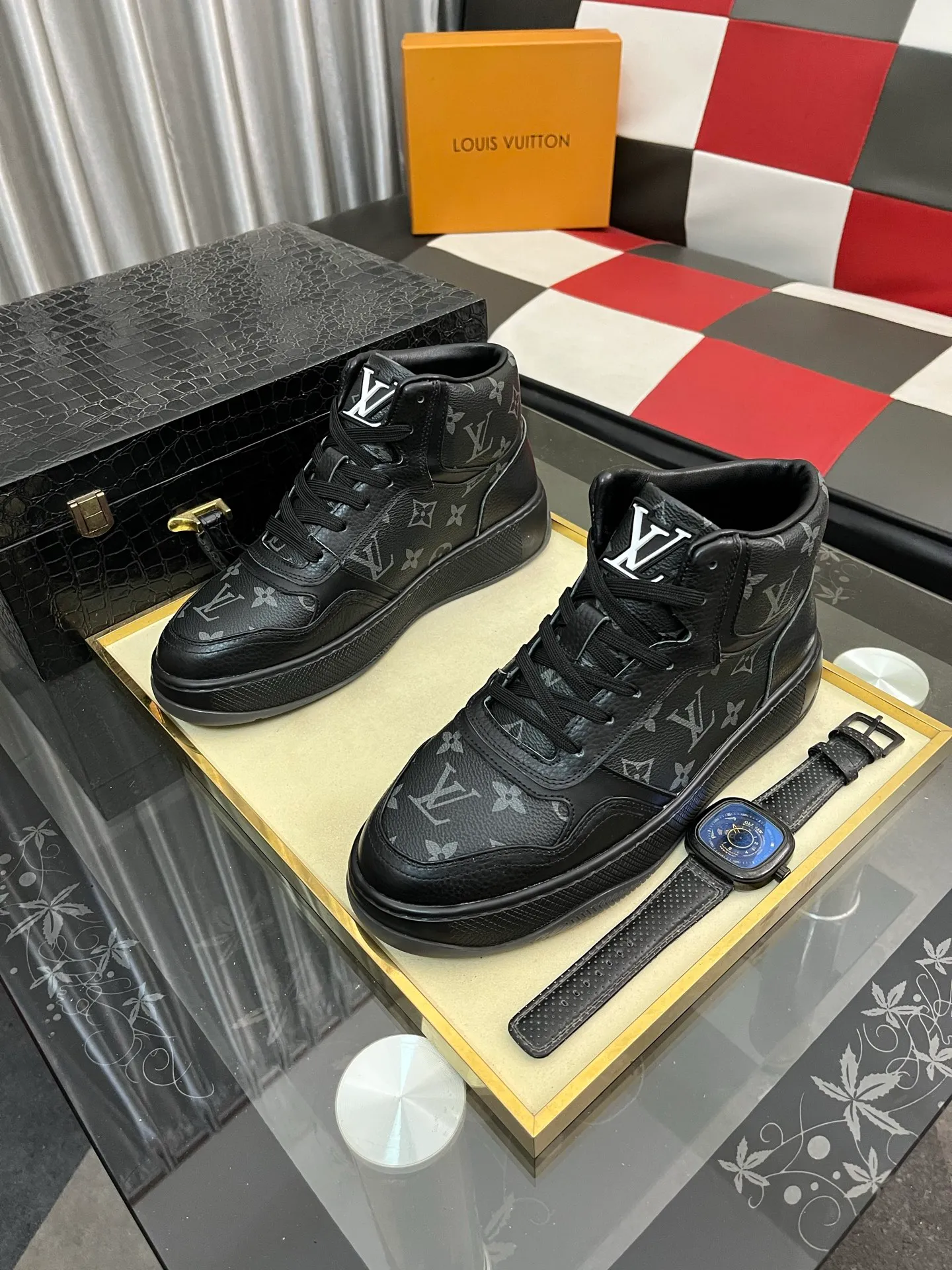 Ex-factory price: 438⌚️⌚️[LOUIS VUITTON] Same style as Louis Vuitton* official website 🚹Men's high-top casual shoes❤️Same style as popular celebrities and big names ~ Best-selling at home and abroad Lv focuses on the checkerboard series...Imported first-layer cowhide with special fabric ➕Full cotton, code number: 38-443️⃣Colors available